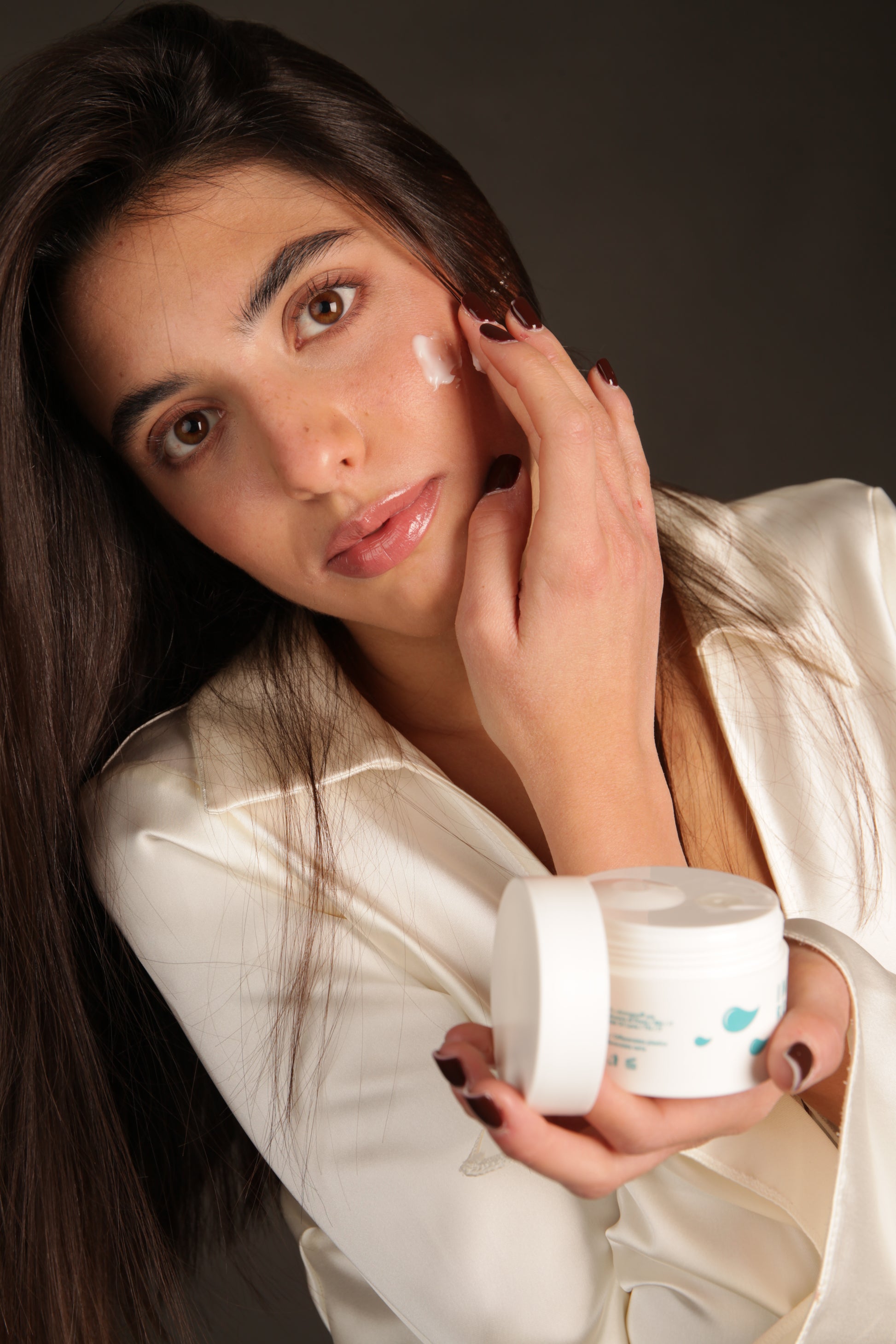 Riduci la sensazione di unto e riduci i pori dilatati con re born di shazy