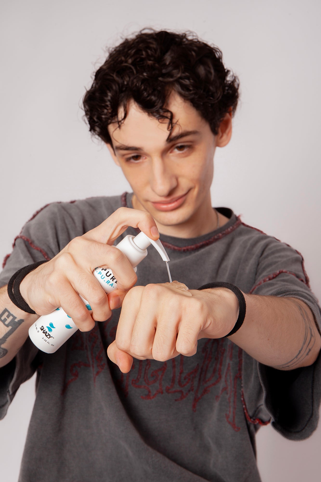 Gel detergente viso Shazy che non secca la pelle